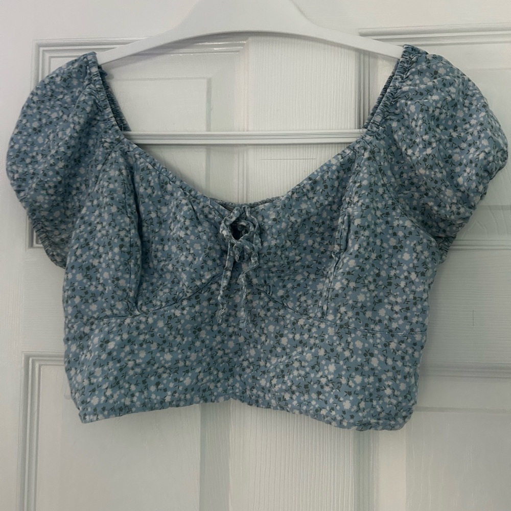 Hollister Blue Puff Sleeve Floral Crop Blouse